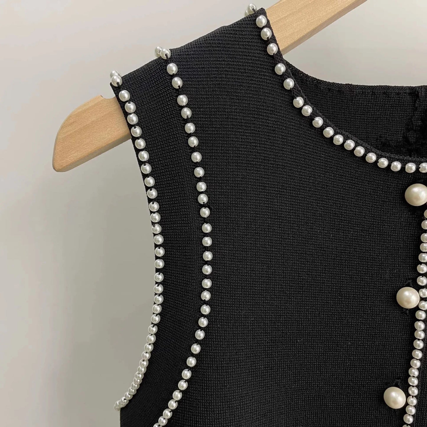 2024 New High Quality French Summer Pearl Decoration Knitted Long Dress Elegant Women O Neck Sleeveless Tank Black Pleated Robe